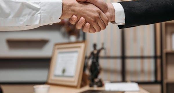 Advogado especialista em direito médico e da saúde