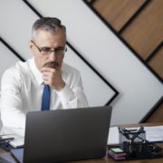 Cancelamento de conta bancária sem prévio aviso — prática abusiva, implicações e o que o consumidor pode fazer