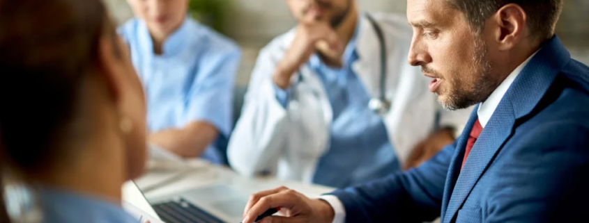 Planos de saúde e negativas: quando o problema é médico, mas a solução é jurídica