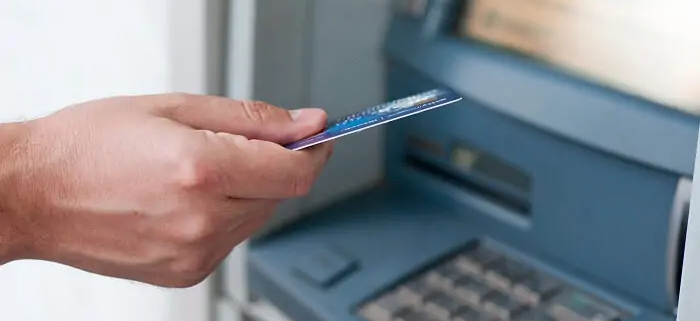 Conta bancária encerrada sem aviso, aberta com fraude ou usada após vazamento de dados: o que o consumidor pode fazer?