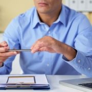 Cancelaram seu plano de saúde sem aviso? Quando é ilegal e como manter o plano (2026)